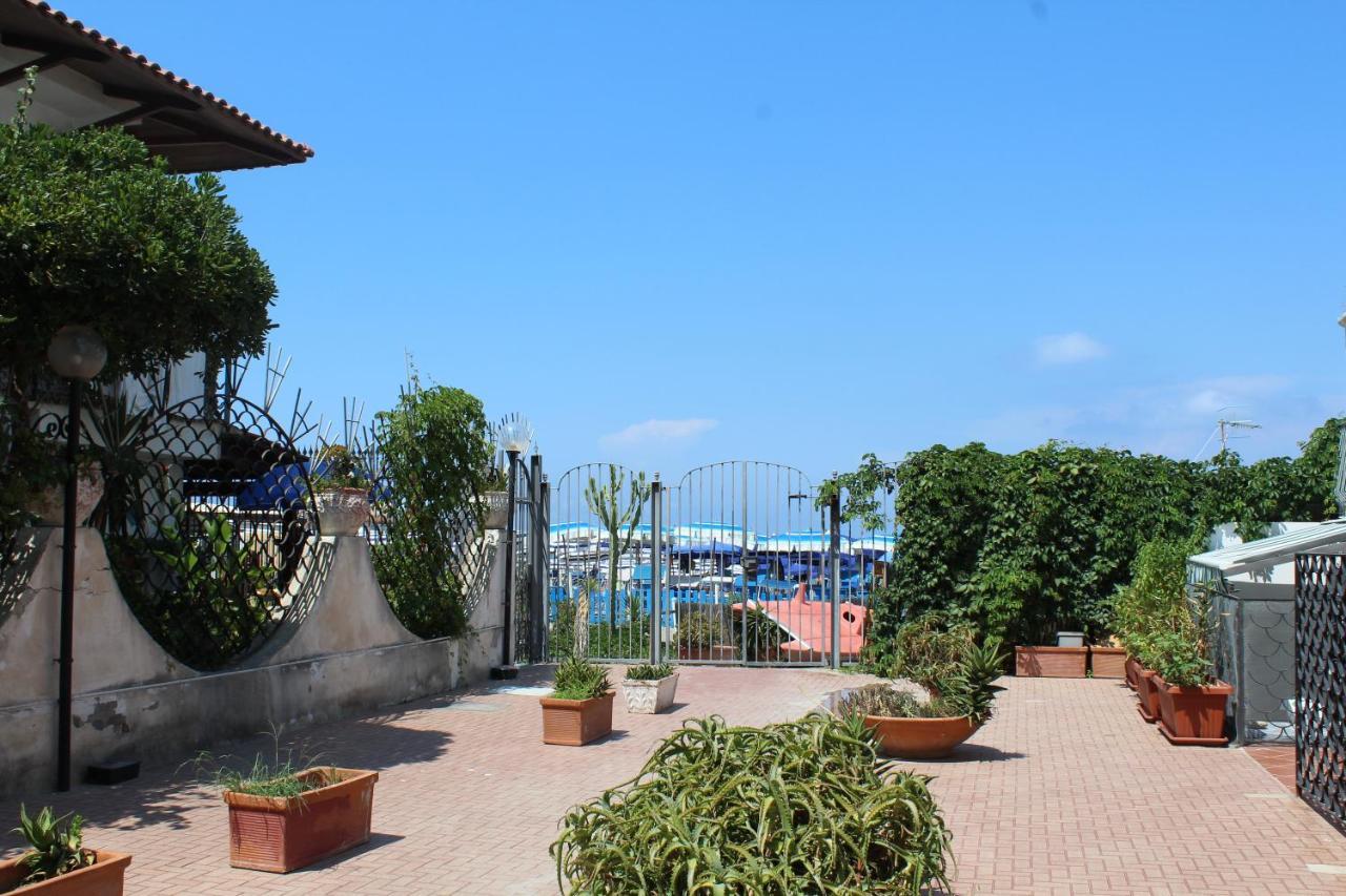 La Casa Ridente : Ischia Porto Apartamento Exterior foto
